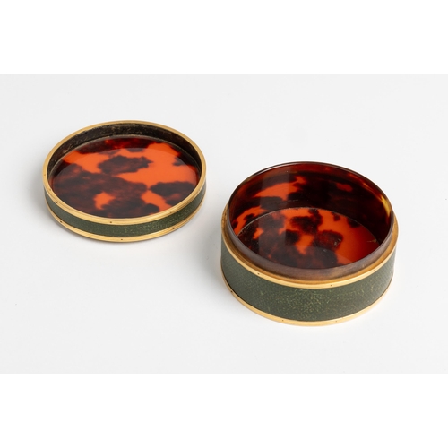 308 - A CONTINENTAL TORTOISESHELL AND GOLD MOUNTED CIRCULAR BOXLATE 18TH / EARLY 19TH CENTURYwith a green ... 