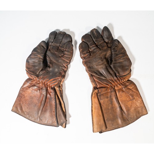 43 - EDWARDIAN LEATHER MOTORIST'S COAT WITH GAUNTLET GLOVES AND LEATHER CAPGood quality leather double br... 