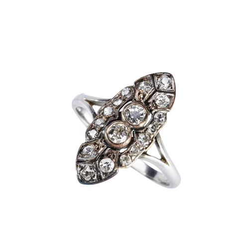 353 - AN EARLY 20TH CENTURY DIAMOND AND PLATINUM RING, circa 1915the marquise shaped mount set with two ol... 