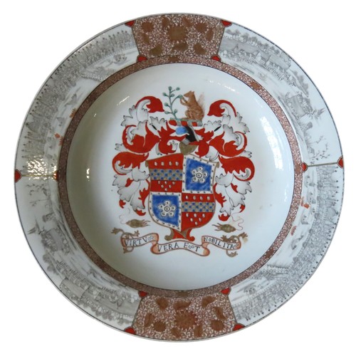 236 - A CHINESE EXPORT PORCELAIN 'ENGLISH MARKET' ARMORIAL CHARGER19th / 20TH CENTURYdecorated with the ar... 