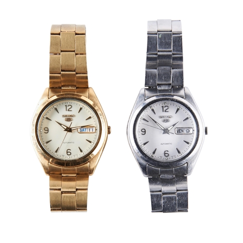 398 - SEIKO 5 AUTOMTIV DAY/DATE GOLD DIAL WATCH WITH PLATED STAINLESS STEEL BRACELET AND A SEIKO 5 AUTOMAT... 