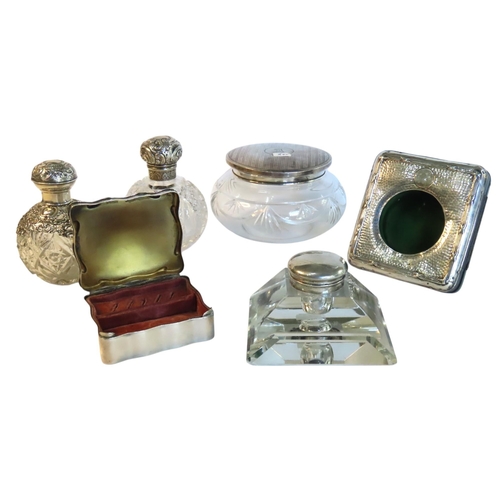 339 - A SILVER JEWELLERY BOX, TWO SILVER MOUNTED SCENT BOTTLES, SILVER MOUNTED INKWELL AND POWDER BOWL, th... 