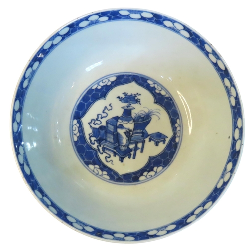 239 - A CHINESE BLUE AND WHITE BOWL, LATE QING DYNASTY, 19TH CENTURY, the sides reserved with courtier and... 