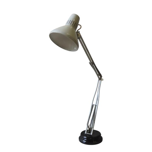 80 - A VINTAGE ANGLE POISE LAMP, pale grey colour, mounted on a circular socle base110 cm high max