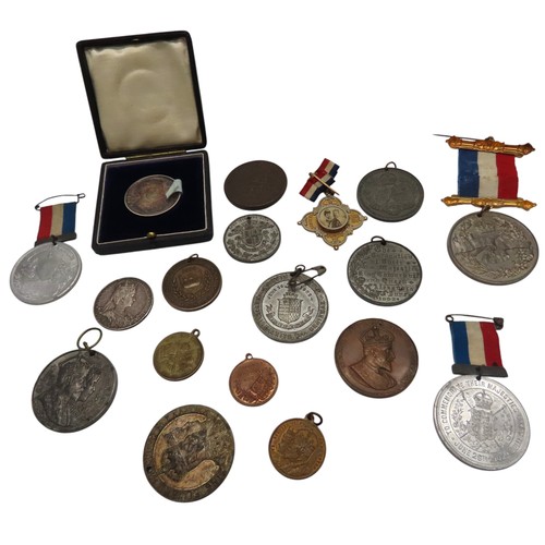 443 - A GROUP OF EIGHTEEN ASSORTED COMMEMORATIVE CORONATION MEDALLIONS, relating to King Edward VII and Qu... 