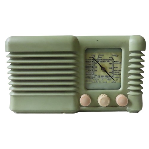 433 - A VINTAGE WHITLEY ELECTRICAL VALVE RADIO, in an attractive pale green Bakelite case with ribbed desi... 