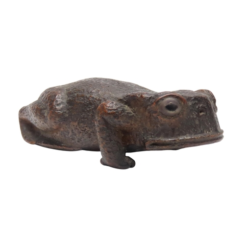 313 - A WOODEN SNUFF/TOBACCO BOX in the form of a toad, the base opening on a wooden hinge, the eyes inali... 