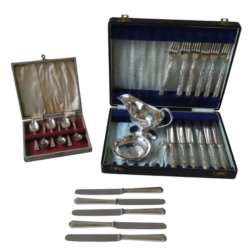 332 - A SET OF SIX SILVER TEASPOONS, in presentation box, the spoons marked Sheffield 1959 (10.5 cm long, ... 