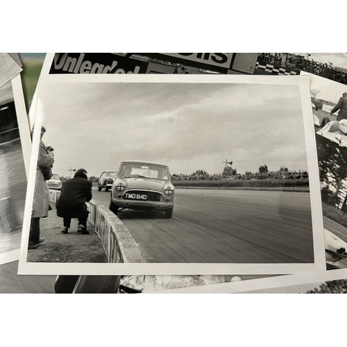 156 - 75+ PERIOD MOTOR RACING PHOTOGRAPHS #1A number of images depicting motor racing from the 1920s to 19... 