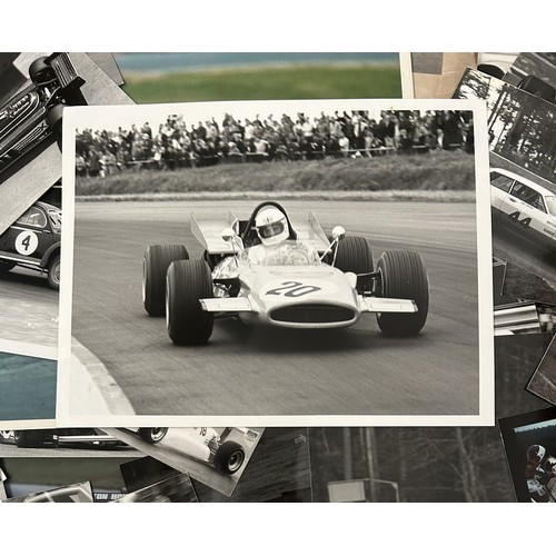 156 - 75+ PERIOD MOTOR RACING PHOTOGRAPHS #1A number of images depicting motor racing from the 1920s to 19... 