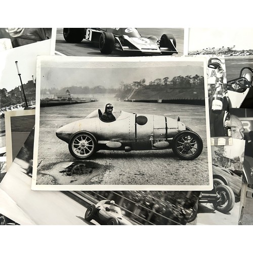 157 - 75+ PERIOD MOTOR RACING PHOTOGRAPHS #2A number of images depicting motor racing from the 1920s to 19... 