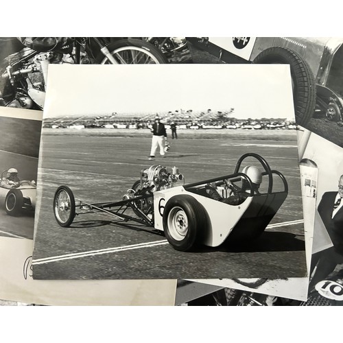 157 - 75+ PERIOD MOTOR RACING PHOTOGRAPHS #2A number of images depicting motor racing from the 1920s to 19... 