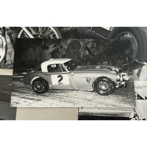 157 - 75+ PERIOD MOTOR RACING PHOTOGRAPHS #2A number of images depicting motor racing from the 1920s to 19... 