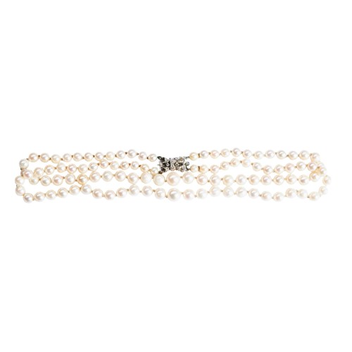 497 - A CULTURED PEARL NECKLACEthe two graduating rows of cultured pearls to a stylised bow clasp with dia... 