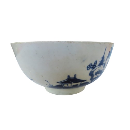 508 - A LATE 18TH CENTURY WORCESTER BOWL, the sides painted with traditional Chinese rural scenes, with an... 