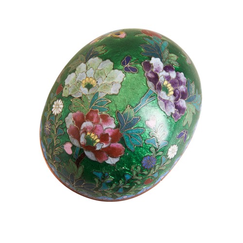 13 - A JAPANESE GINBARI EGG-SHAPED BOX AND COVERMEIJI PERIOD (1868-1912)decorated with crysanthemums and ... 