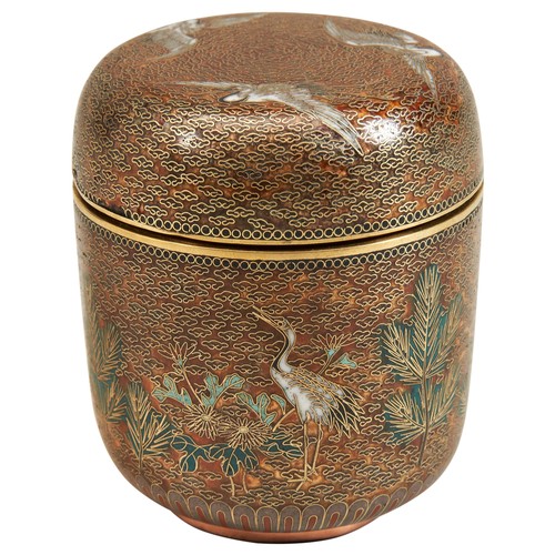 23 - A FINE CLOISONNÉ ENAMEL BOX AND COVER ATTRIBUTED TO NAMIKAWA YASUYUKI (1845–1927)the sides finely de... 