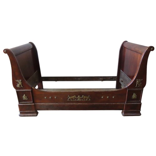 84 - A MAHOGANY EMPIRE STYLE SLEIGH BED, 19TH CENTURY, in the Egyptian revival taste105 cm high x 193 cm ... 