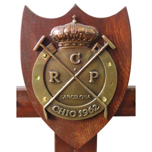 41 - A VINTAGE POLO MALLET STAND, MID 20TH CENTURY, the central cartouche mounted with a metal plaque ins... 