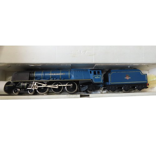 376 - Wrenn 00/H0 W2211 A4 Pacific 4-6-2 Mallard, boxed and in good condition and two other Wrenn Mallards... 