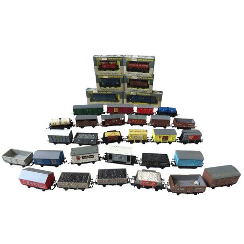 374 - Wrenn OO/HO Rolling Stock including six boxed items and various loose rolling stock.