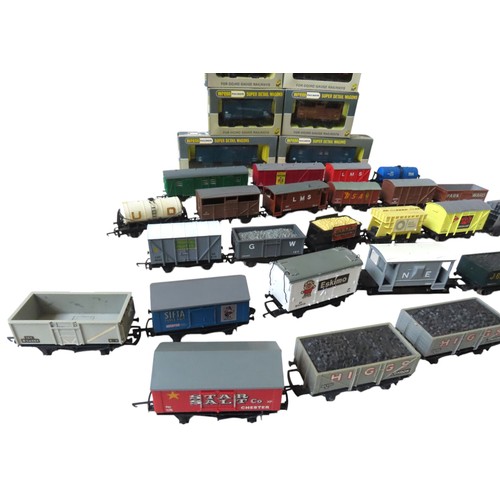 374 - Wrenn OO/HO Rolling Stock including six boxed items and various loose rolling stock.