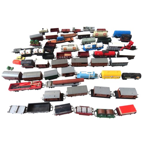 381 - Triang Rolling Stock, various conditions, unboxed, a lot.