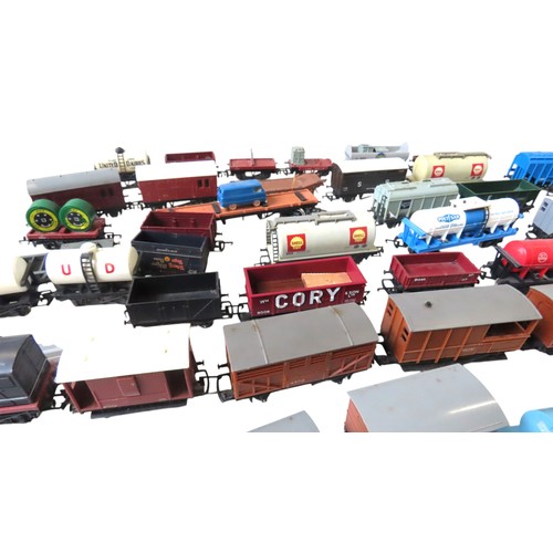 381 - Triang Rolling Stock, various conditions, unboxed, a lot.