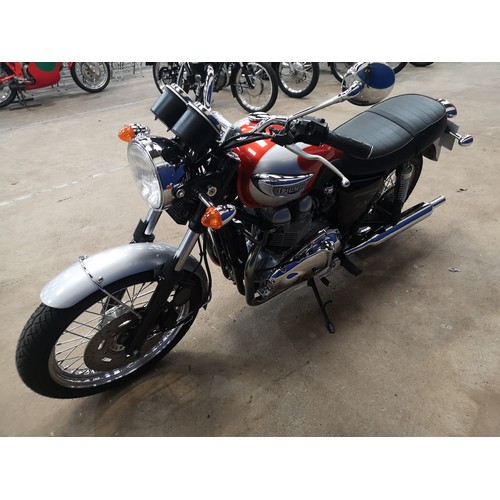 35 - 2002 Triumph Bonneville Centennial
Registration Number: WJ52 PHYFrame Number: SMTTJ902TM3161641Engin... 