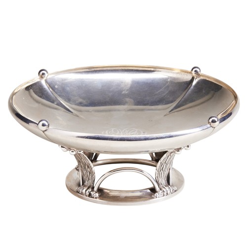 141 - AN AMERICAN SILVER TAZZA, by Shreeve, Crump & Low Co., the edge of the ribbed circular dish moun... 