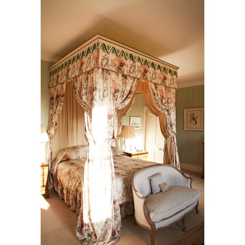 102 - BED CANOPY with wooden painted pelmets, down rod drape supports and drapes, valance and quilt in a f... 