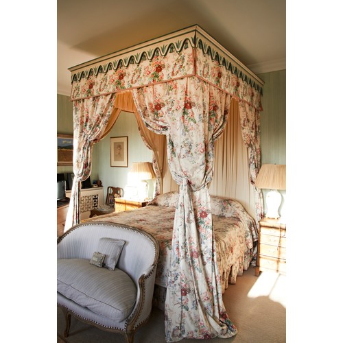 102 - BED CANOPY with wooden painted pelmets, down rod drape supports and drapes, valance and quilt in a f... 