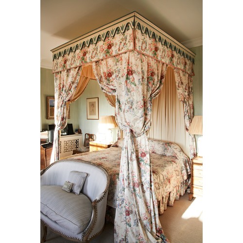 102 - BED CANOPY with wooden painted pelmets, down rod drape supports and drapes, valance and quilt in a f... 