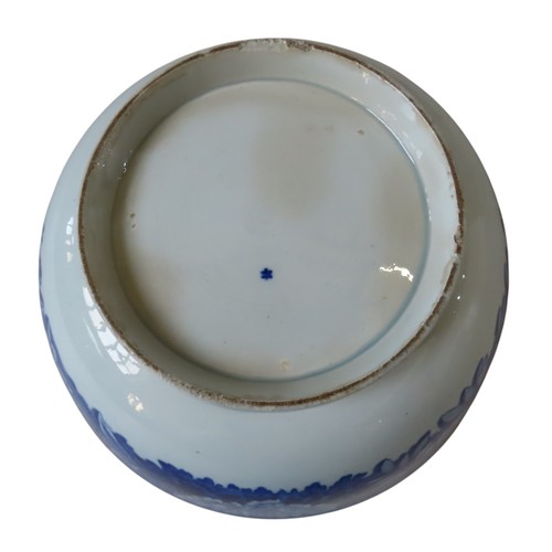 469 - MIXED GROUP OF FIVE 19TH CENTURY BLUE & WHITE PEARL WARE BOWLS, with transfer printed 'willow' d... 