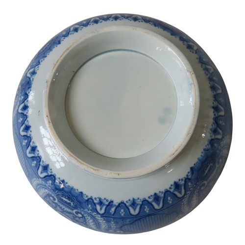 469 - MIXED GROUP OF FIVE 19TH CENTURY BLUE & WHITE PEARL WARE BOWLS, with transfer printed 'willow' d... 