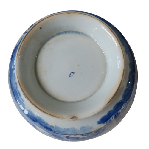 469 - MIXED GROUP OF FIVE 19TH CENTURY BLUE & WHITE PEARL WARE BOWLS, with transfer printed 'willow' d... 