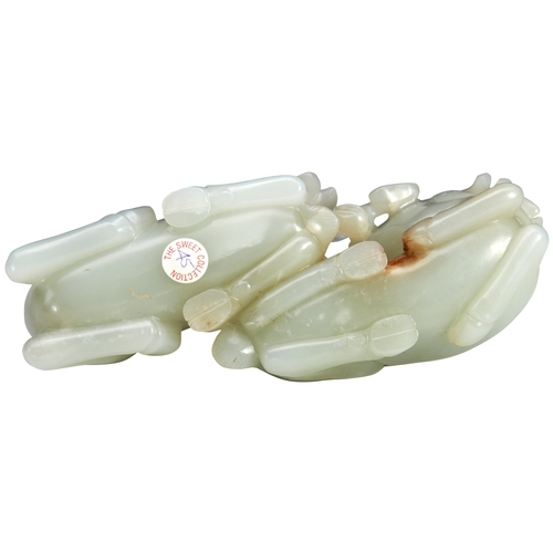 36 - A FINE CARVED PALE-GREEN JADE GROUP OF TWO STAGS QIANLONG PERIOD (1736-1795)青白玉鹿衔玉兰摆件 乾隆 1736-1795mo... 
