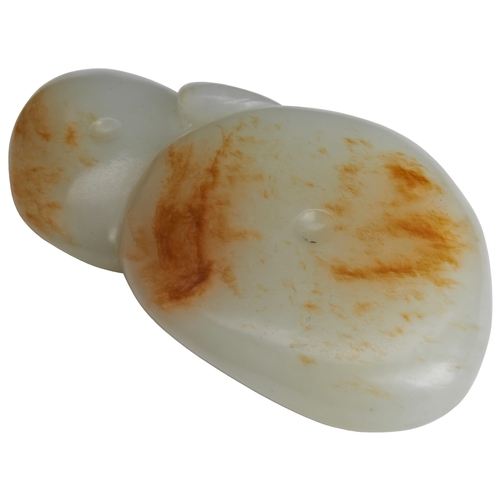 113 - A PALE CELADON AND RUSSET JADE CARVING OF TWO MUSHROOMSQIANLONG PERIOD (1736-1795)白玉灵芝 乾隆 1736-1795w... 