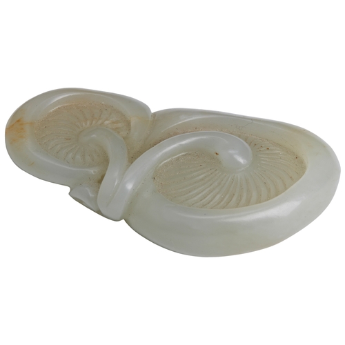 113 - A PALE CELADON AND RUSSET JADE CARVING OF TWO MUSHROOMSQIANLONG PERIOD (1736-1795)白玉灵芝 乾隆 1736-1795w... 