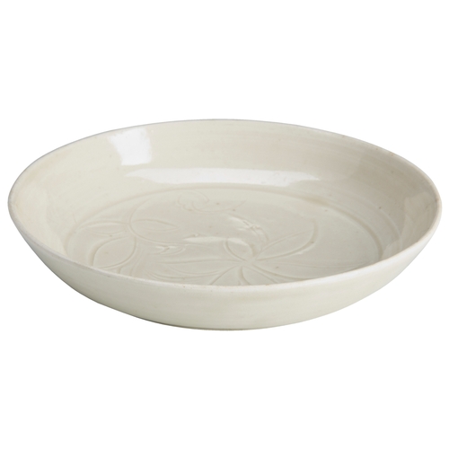 156 - A FINE CARVED DING WARE 'LOTUS' DISHNORTHERN SONG DYNASTY划花定窑碟 北宋 the well potted deep dish fluidly ... 