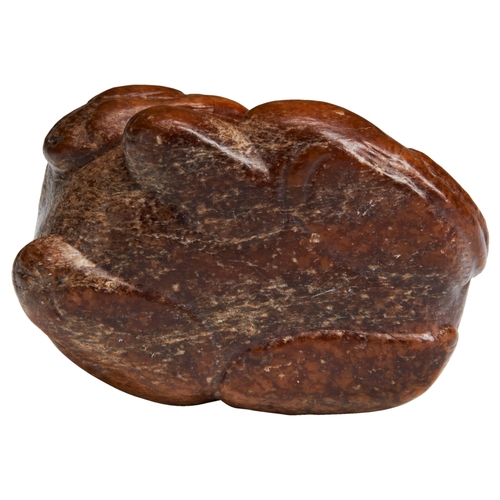 123 - A RUSSET JADE MYTHICAL BEASTMING DYNASTY (1368-1644)褐玉瑞兽把件 明 1368-1644the recumbent beast is carved ... 