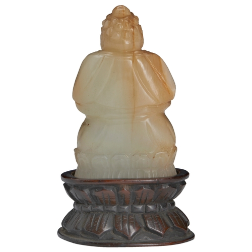 131 - A SMALL CARVED PALE-GREEN JADE BUDDHAQING DYNASTY (1644-1911)玉雕佛像及木座 清seated in dhyanasana, both han... 