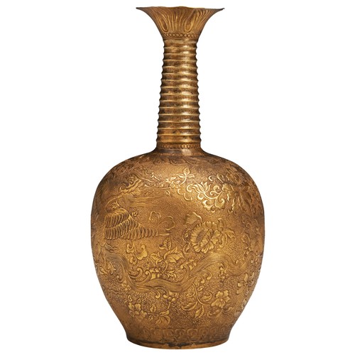 152 - A RARE GOLD 'DOUBLE-PHOENIX' VASETANG DYNASTY (618-907)唐 錾花凤凰金瓶the ribbed slender neck with flower h... 