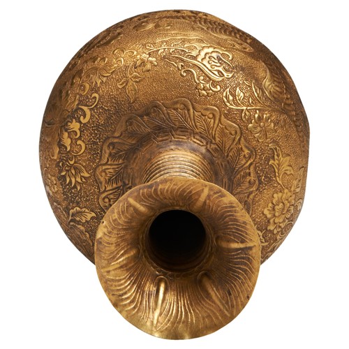 152 - A RARE GOLD 'DOUBLE-PHOENIX' VASETANG DYNASTY (618-907)唐 錾花凤凰金瓶the ribbed slender neck with flower h... 