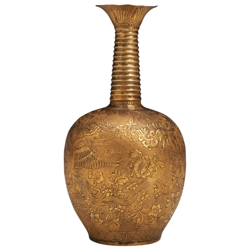 152 - A RARE GOLD 'DOUBLE-PHOENIX' VASETANG DYNASTY (618-907)唐 錾花凤凰金瓶the ribbed slender neck with flower h... 