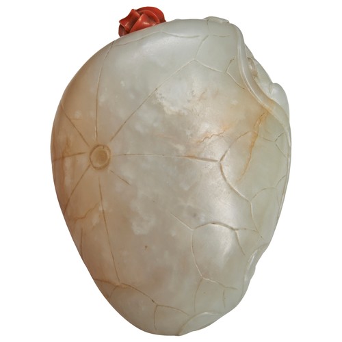 138 - A PALE-GREEN JADE 'DUCK AND LOTUS' SNUFF BOTTLE QIANLONG PERIOD (1736-1795)青白玉雕鸳鸯荷花鼻烟壶 乾隆 1736-1795w... 