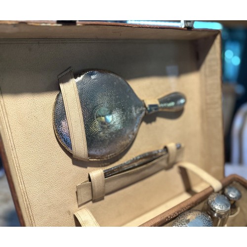 133 - A VANITY CASE BY H.GREAVES OF BIRMINGHAM, 1911A gentleman's travelling vanity case with silver acces... 
