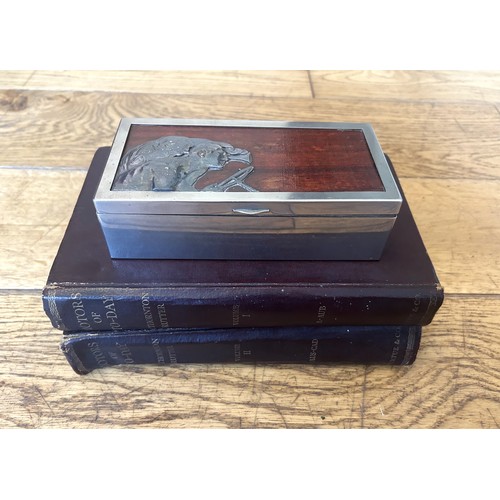 134 - AN ART NOUVEAU INSPIRED SILVER HUMIDOR CIGAR BOXOf silver and hardwood construction. Pewter design t... 