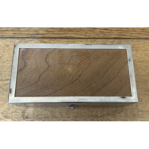 134 - AN ART NOUVEAU INSPIRED SILVER HUMIDOR CIGAR BOXOf silver and hardwood construction. Pewter design t... 