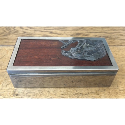 134 - AN ART NOUVEAU INSPIRED SILVER HUMIDOR CIGAR BOXOf silver and hardwood construction. Pewter design t... 